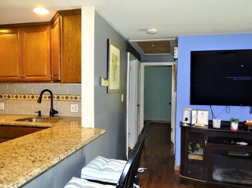 11 Rhodes Cir, Hingham MA 02043-1529 exterior