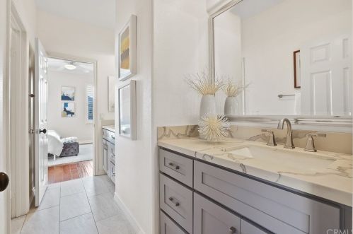 17 Buellton, Irvine CA 92602-2032 exterior