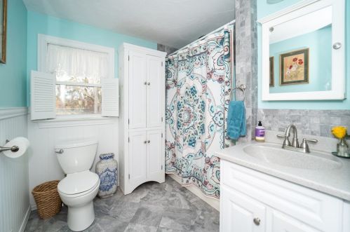 53 Standish Ave, Plymouth MA 02360-4165 exterior