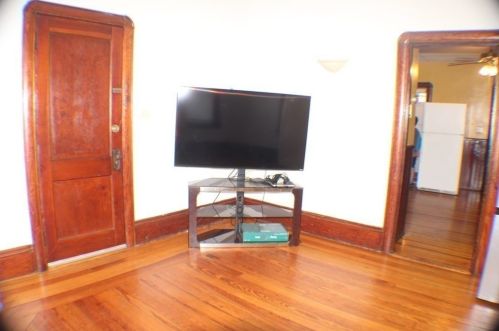 563 Whipple St, Fall River MA 02724-3433 exterior