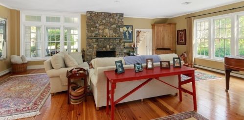 10 Summer St, Hingham MA 02043-2219 exterior