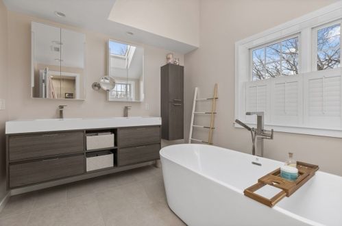 100 Manatee Rd, Hingham MA 02043-3064 exterior