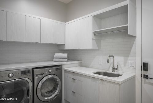 5833 46th Pl, Phoenix AZ  85018-1235 exterior