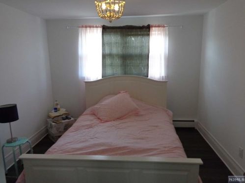 133 Belgrove Dr, Kearny NJ 07032-1505 exterior