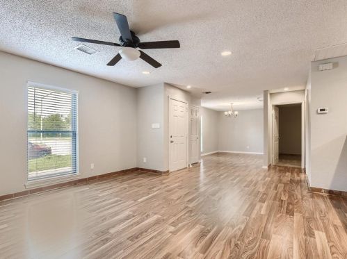 7032 Greenview Cir, Fort Worth TX 76120-1343 exterior