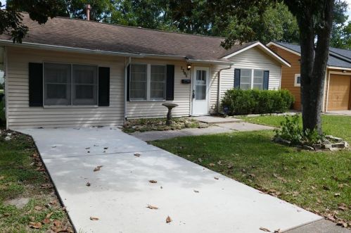 1305 Brazos St, Richmond, TX 77471-3346