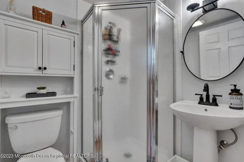 130 Rumson Pl, Little Silver NJ  07739-1044 exterior