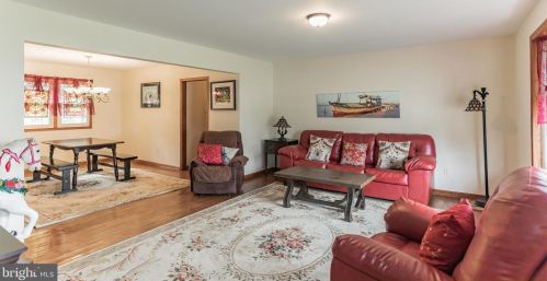 100 Holly Dr, West Deptford NJ 08096-3320 exterior