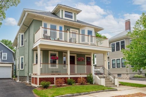 52 Newcomb St, Arlington MA  02474-6633 exterior