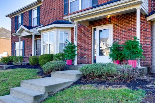 11215 Sandwood Pl, Louisville KY  40272-5302 exterior