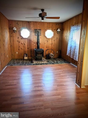 447 Hemlock Ter, West Deptford NJ  08096-2813 exterior