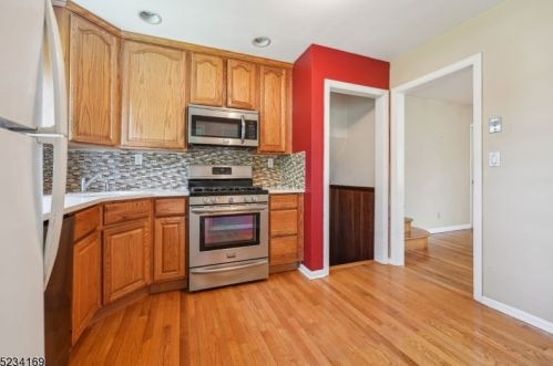 24 Dixon Pl, East Hanover NJ 07936-3049 exterior