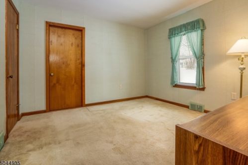 1 Elmhurst Rd, Milford NJ 08848-1506 exterior