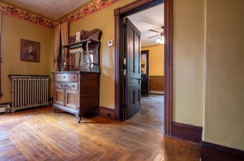 119 Main St, North Brookfield MA 01535-1438 exterior