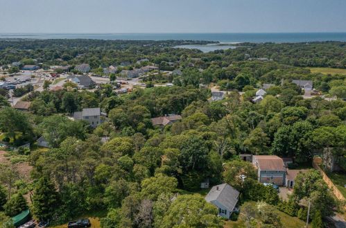 2 Uncle Zlotis Rd, Chatham MA 02633-1595 exterior