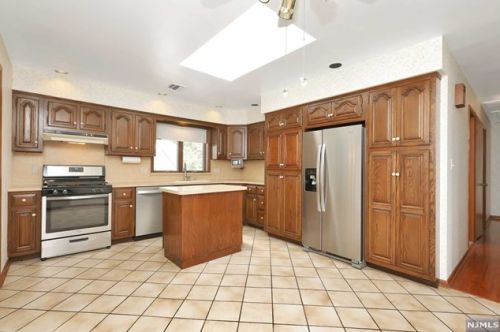 69 Sunset Ln, Tenafly NJ  07670-1632 exterior