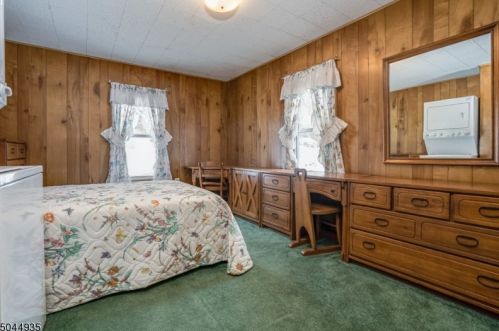 1 Elmhurst Rd, Milford NJ 08848-1506 exterior