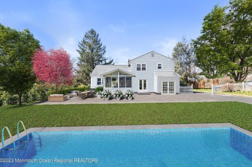 450 Branch Ave, Little Silver NJ  07739-1111 exterior