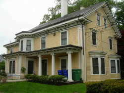 124 Vernon St, Newton, MA 02458-2046