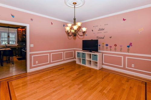 51 Hastings Rd, Dedham MA 02026-5407 exterior