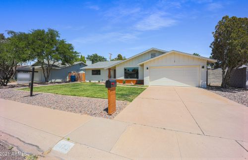 8133 16 Dr, Phoenix AZ 85015-1426 exterior