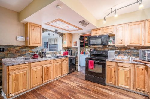 414 Behrend Dr, Phoenix AZ 85050-3992 exterior