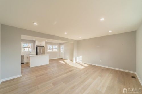 4 Charlotte St, Carteret NJ  07008-2321 exterior