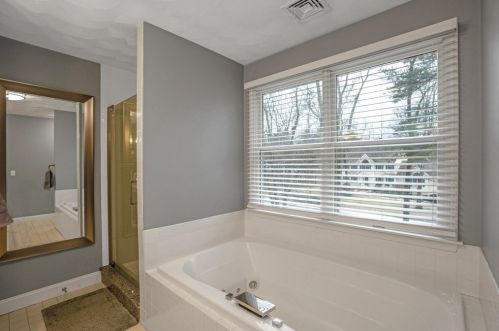 1 Belmont Ln, North Reading MA 01864-2329 exterior