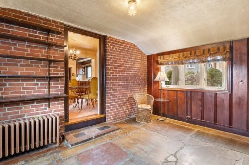 37 Spruce St, Milton MA 02186-4633 exterior