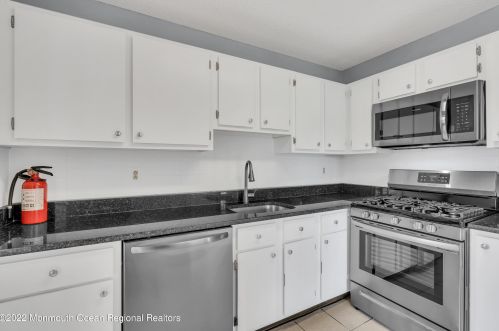 1007 Violet Ln, Jackson Twp NJ 08527-4156 exterior