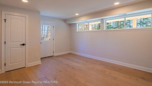 225 Silverside Ave, Little Silver NJ  07739-1752 exterior