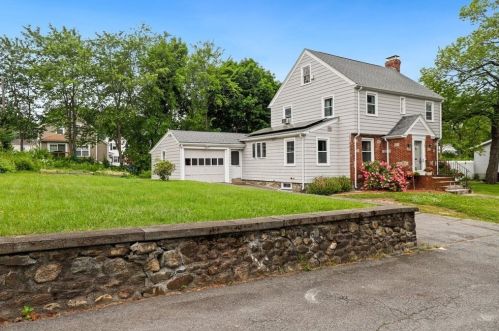 58 Farrar Ave, Worcester, MA 01604-3220