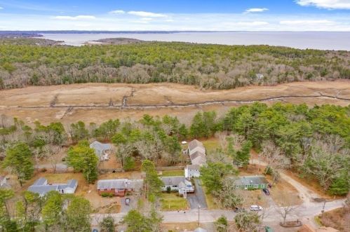 92 Edgewater Dr, Wareham MA 02571-2189 exterior