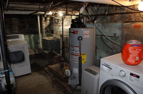 52 Kenneth St, Lawrence MA 01843-2717 exterior