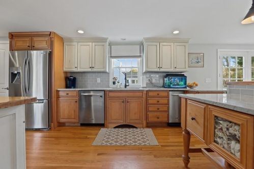 24 Bradley Wood Dr, Hingham MA 02043-1731 exterior