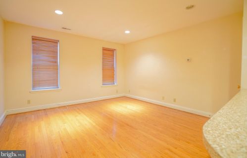 2534 Girard Ave, Philadelphia PA  19130-1314 exterior