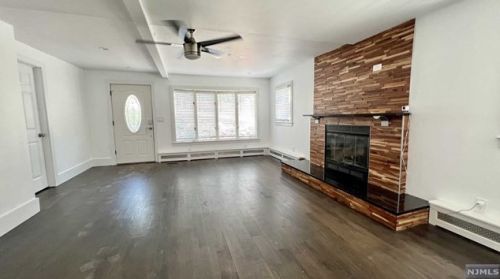 385 Stonetown Rd, Skyline Lakes NJ  07456-1308 exterior