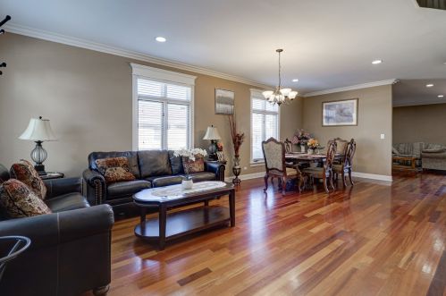 8304 Park Ave, Niles, IL 60714-1527