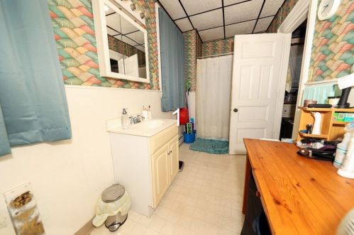 367 Whipple St, Fall River MA 02724-3448 exterior