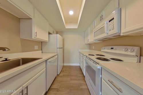 7627 19th Dr, Phoenix, AZ 85021-6903