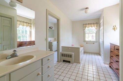 48 Strong Is Rd, Chatham MA 02633-1435 exterior