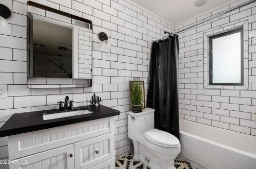 3140 52nd St, Phoenix AZ 85018-4402 exterior