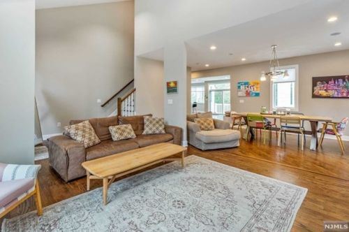 274 Brookside Ave, Cresskill NJ  07626-1132 exterior