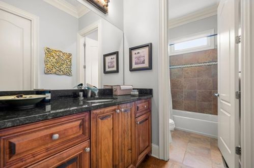 1789 Buckhead Vly Ln, Atlanta GA 30324-2795 exterior