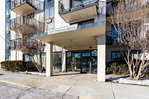 9128 Terrace Dr, Niles IL  60714-5803 exterior