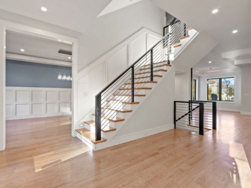 1056 Greendale Ave, Needham MA 02492-4726 exterior