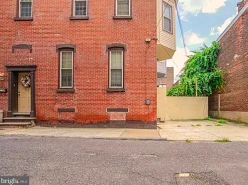 2534 Girard Ave, Philadelphia PA  19130-1314 exterior