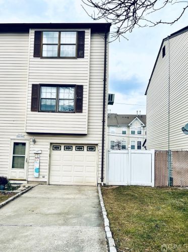 13 Essex St, Carteret NJ  07008-3359 exterior