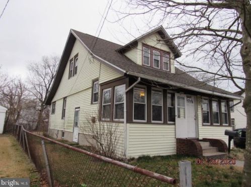 621 Delaware St, West Deptford, NJ 08096-1576