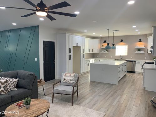 2022 22 Pl, Phoenix AZ 85042-8100 exterior